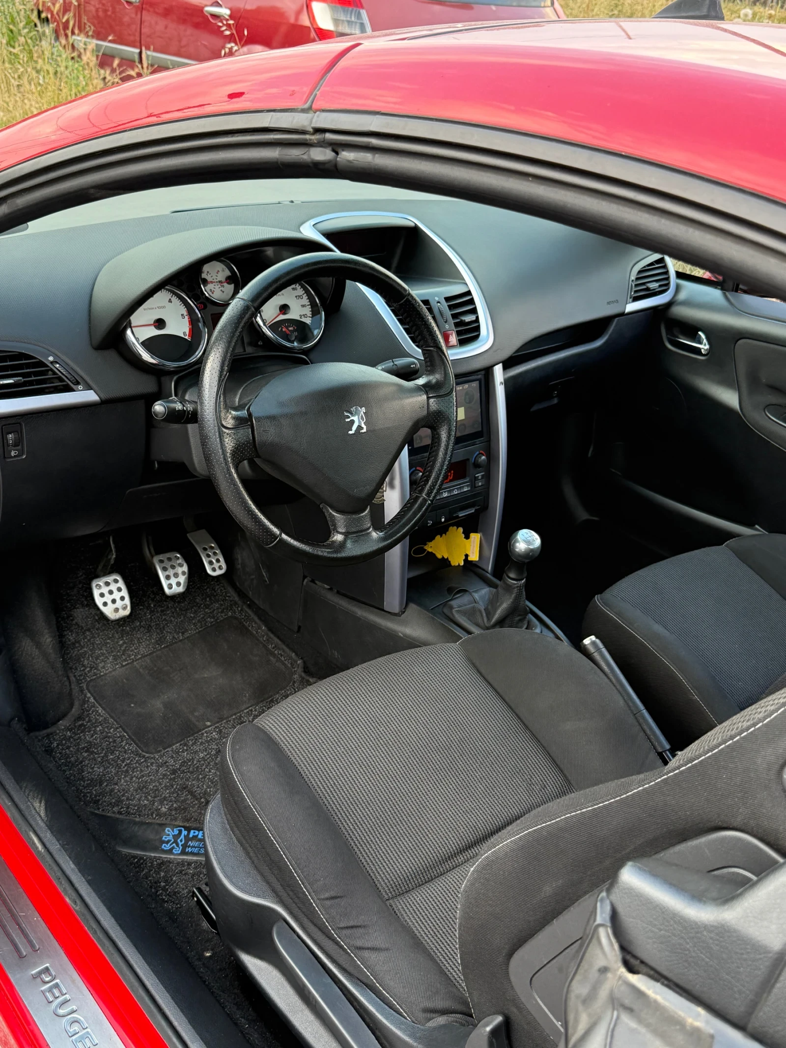 Peugeot 207 CC 1.6HDI, снимка 7 - Автомобили и джипове - 54819086