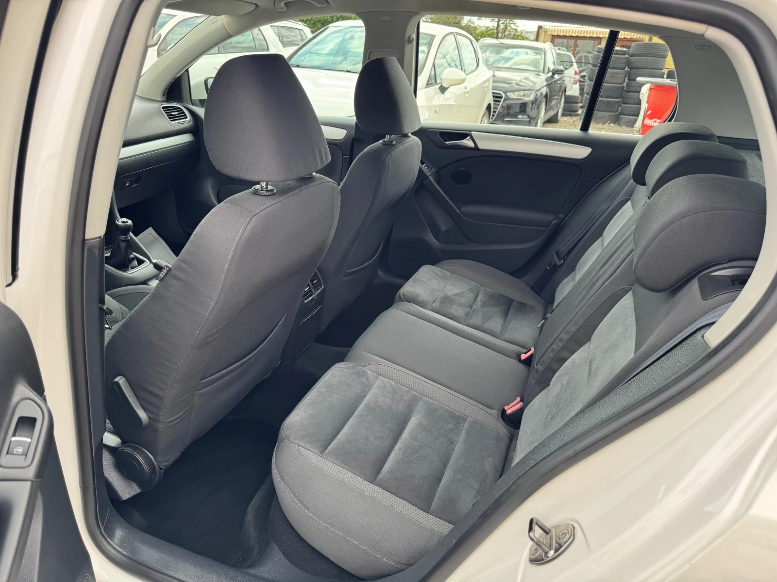 VW Golf 1.6TDI, снимка 14 - Автомобили и джипове - 54879936