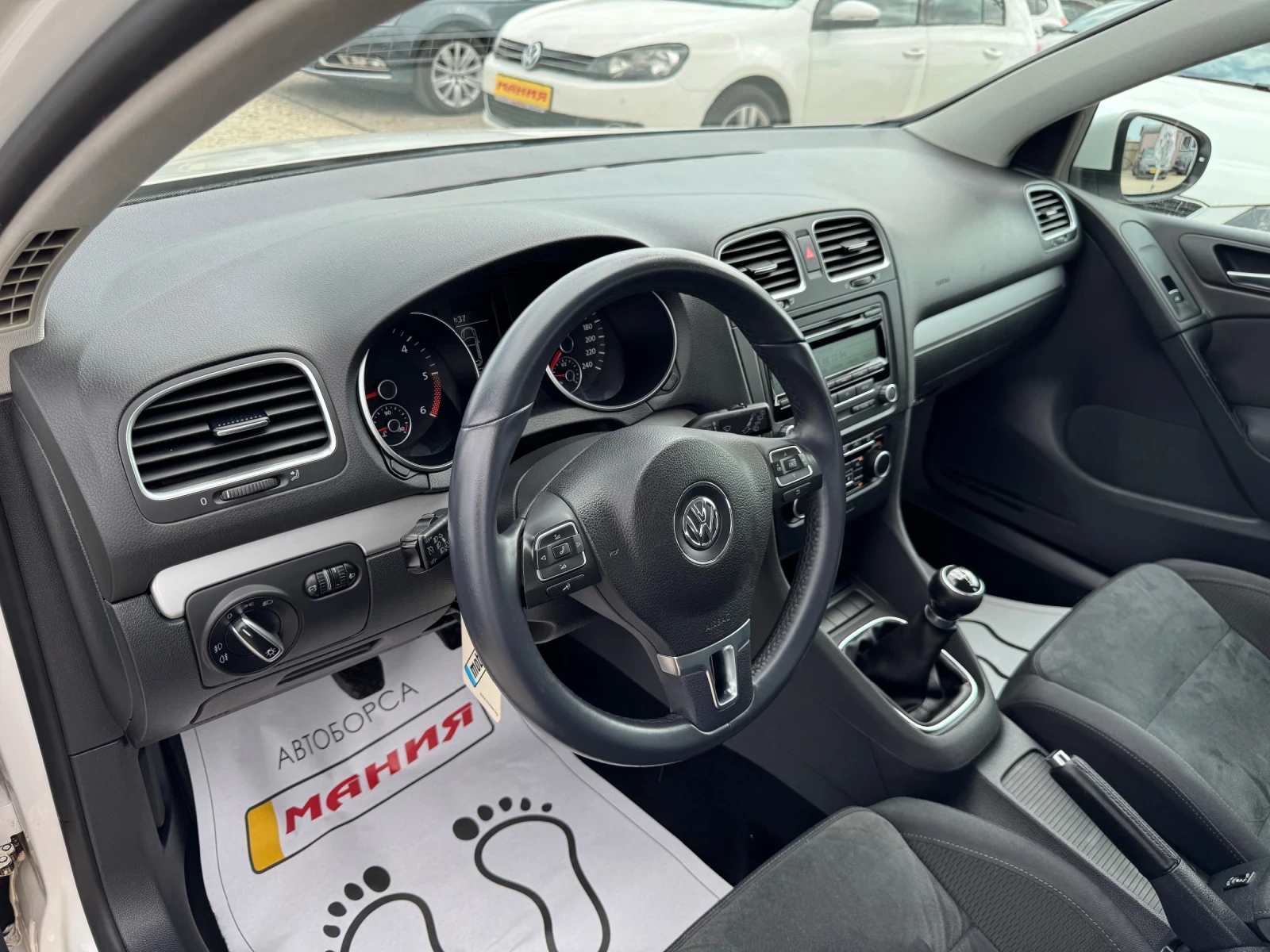 VW Golf 1.6TDI, снимка 12 - Автомобили и джипове - 54879936