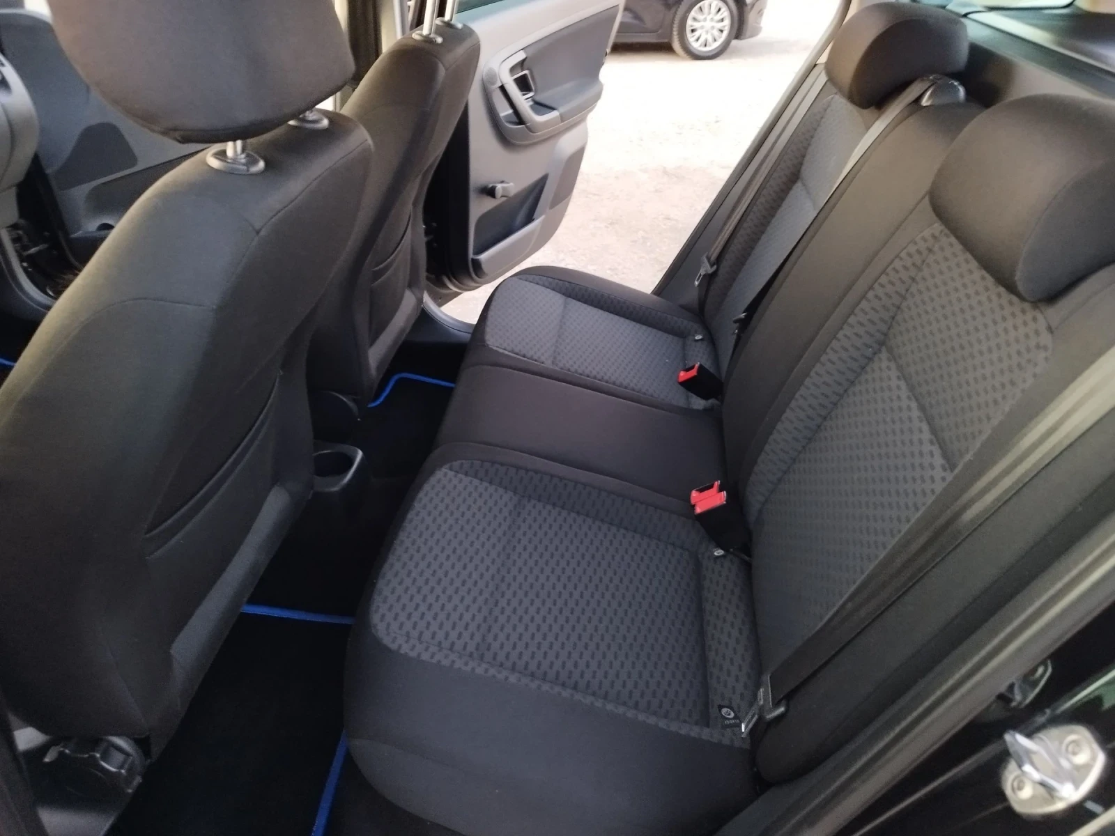Skoda Fabia 1.6 Tdi 75 kc., снимка 13 - Автомобили и джипове - 55227498