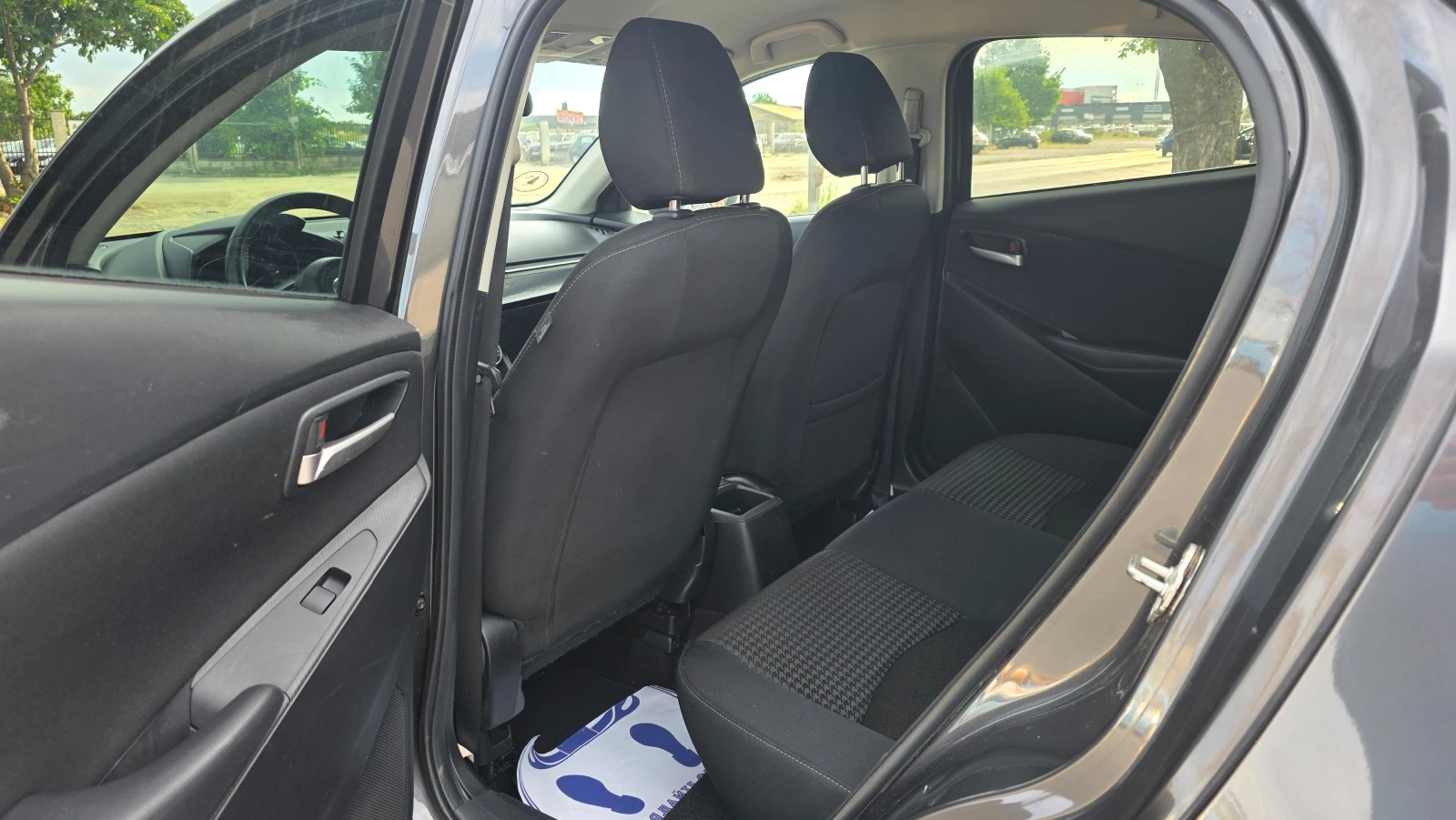 Mazda 2 KATO ЧИСТО НОВ, снимка 7 - Автомобили и джипове - 55269600