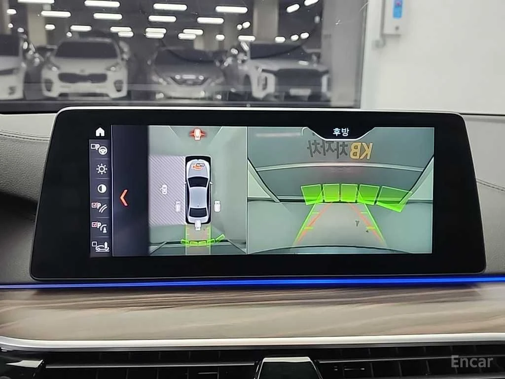 BMW 530 i M SPORT* DISTRONIC* ХЕДЪП* 360* ОБДУХВАНЕ* PANO*, снимка 9 - Автомобили и джипове - 55528468