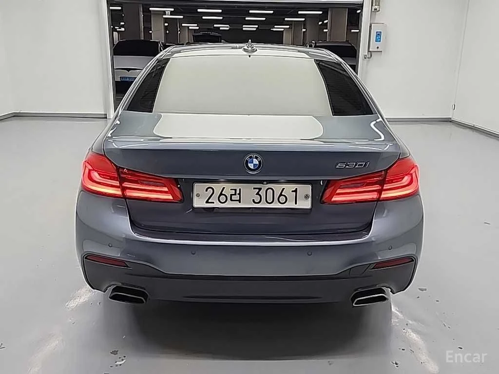 BMW 530 i M SPORT* DISTRONIC* ХЕДЪП* 360* ОБДУХВАНЕ* PANO*, снимка 4 - Автомобили и джипове - 55528468