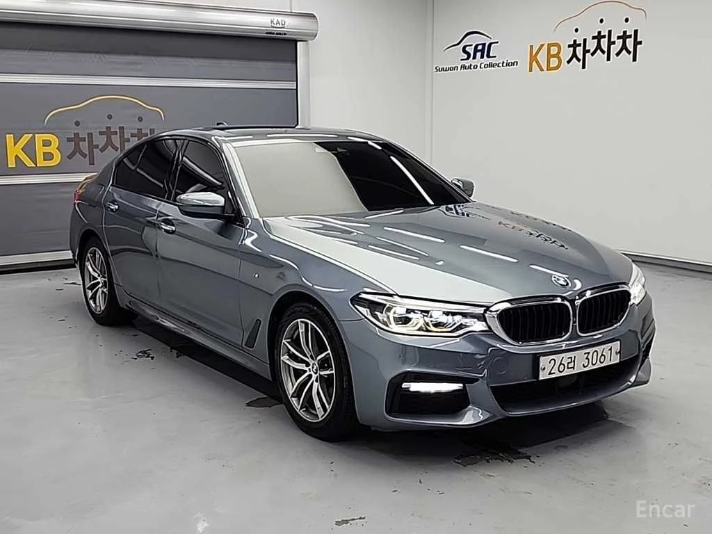 BMW 530 i M SPORT* DISTRONIC* ХЕДЪП* 360* ОБДУХВАНЕ* PANO*, снимка 3 - Автомобили и джипове - 55528468