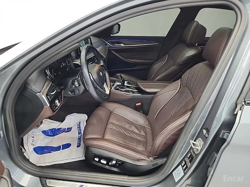 BMW 530 i M SPORT* DISTRONIC* ХЕДЪП* 360* ОБДУХВАНЕ* PANO*, снимка 5 - Автомобили и джипове - 55528468