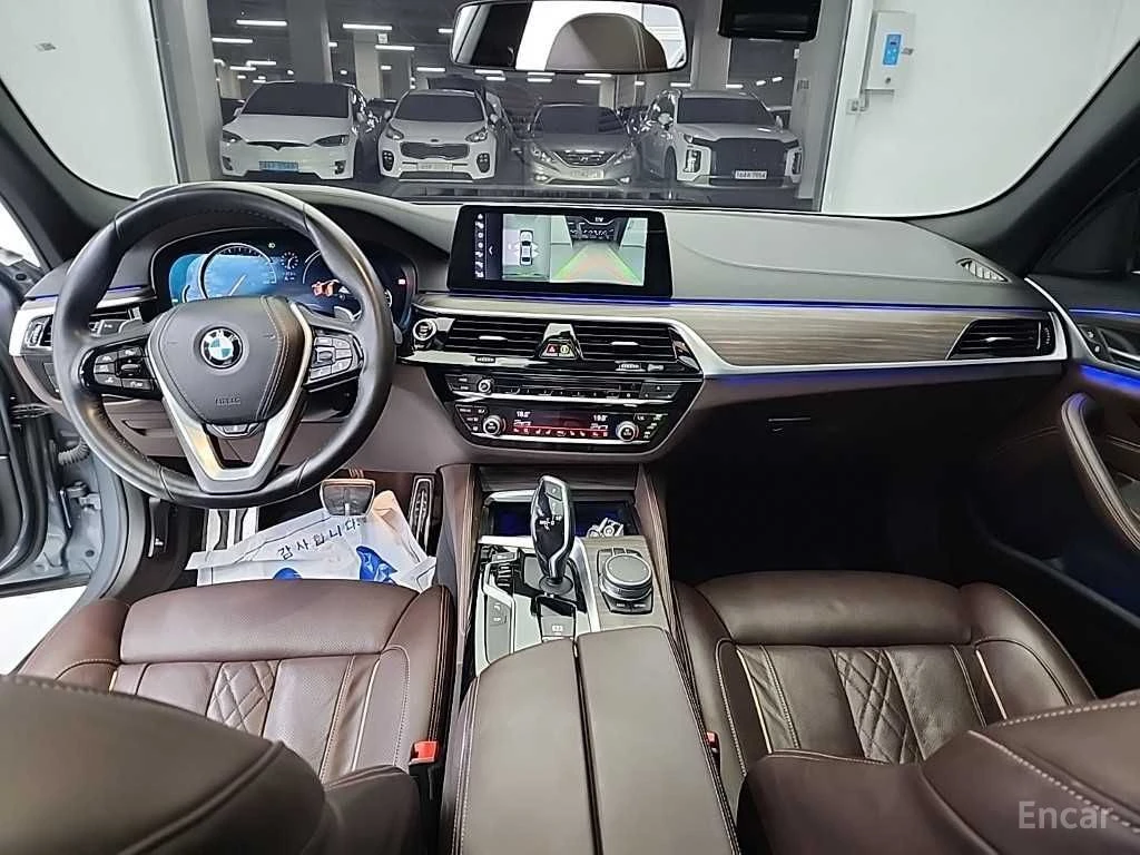 BMW 530 i M SPORT* DISTRONIC* ХЕДЪП* 360* ОБДУХВАНЕ* PANO*, снимка 6 - Автомобили и джипове - 55528468