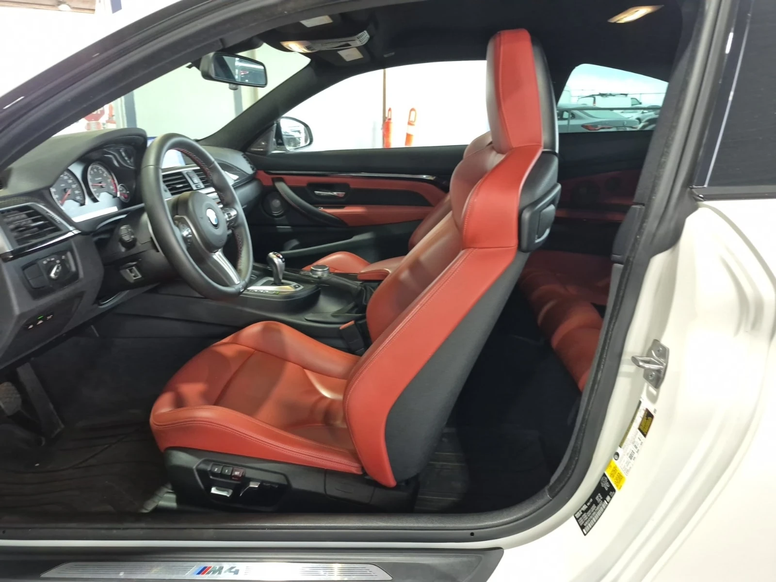 BMW M4 * COUPE* CARFAX* АВТОКРЕДИТ БЕЗ ПЪРВОНАЧАЛНА ВНОСК, снимка 5 - Автомобили и джипове - 55832273