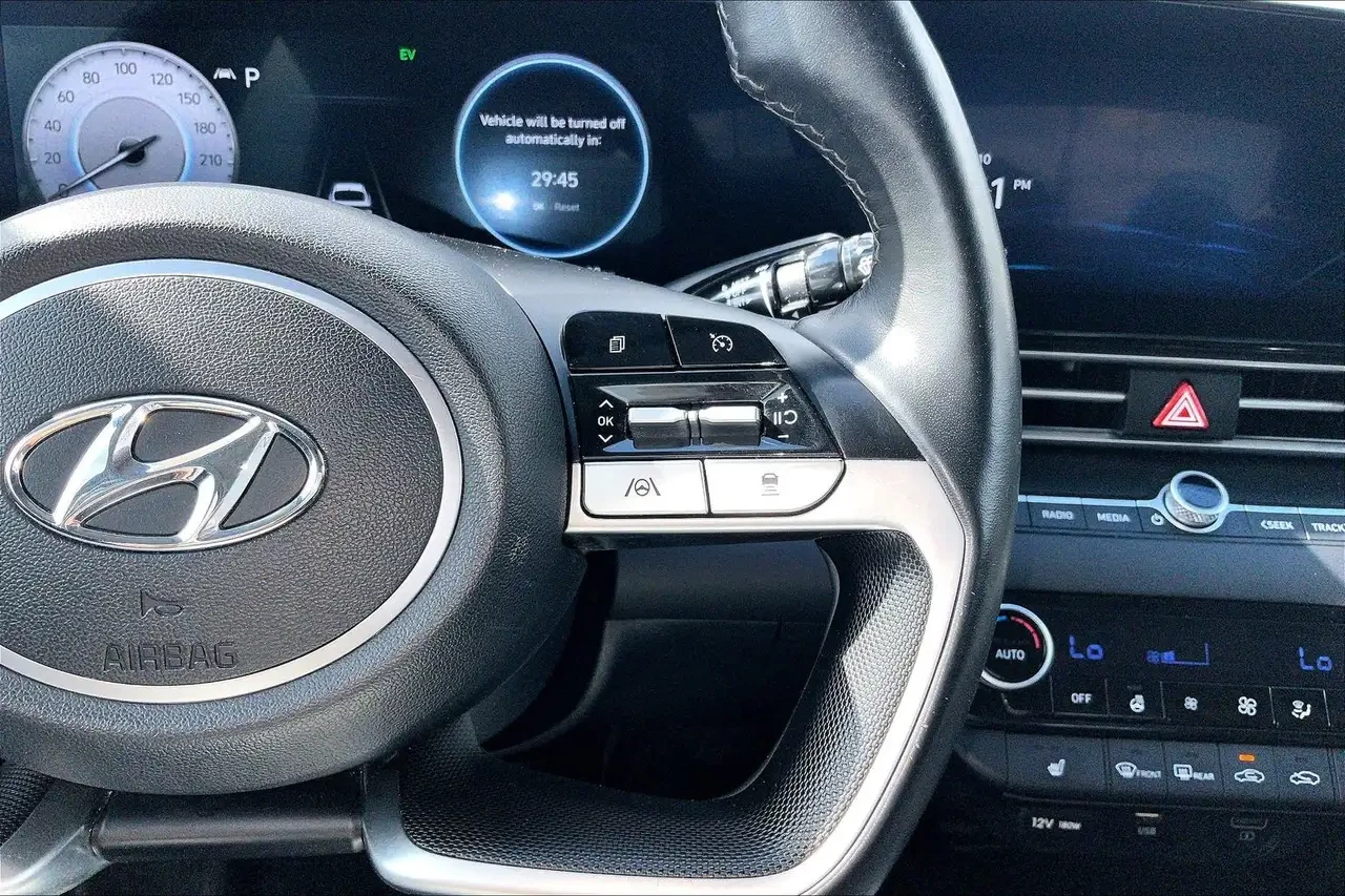 Hyundai Elantra Hybrid Luxury | Navigation | Efficiency | Sunroof, снимка 13 - Автомобили и джипове - 56259136