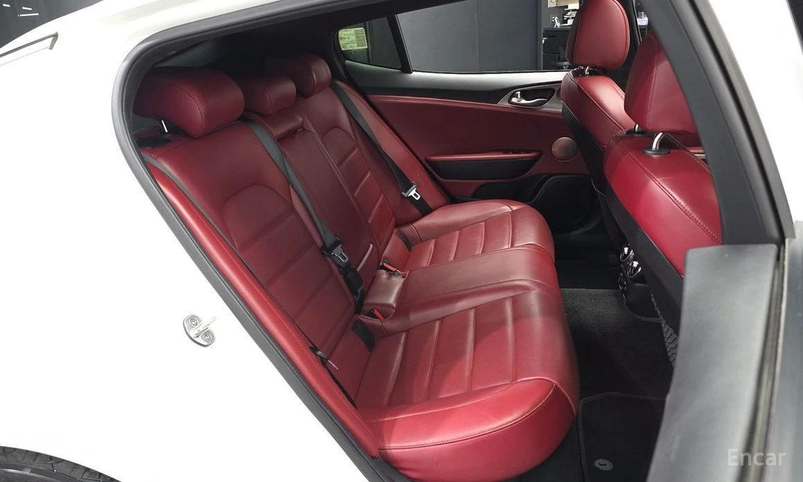 Kia Stinger, снимка 12 - Автомобили и джипове - 56639713