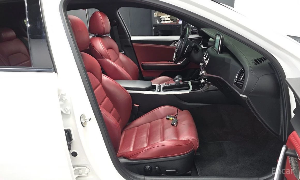 Kia Stinger, снимка 11 - Автомобили и джипове - 56639713