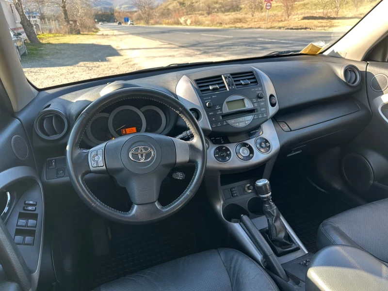 Toyota Rav4 2.2 D-CAT 4х4 LUXURY/KEYLESS  , снимка 13 - Автомобили и джипове - 49563545