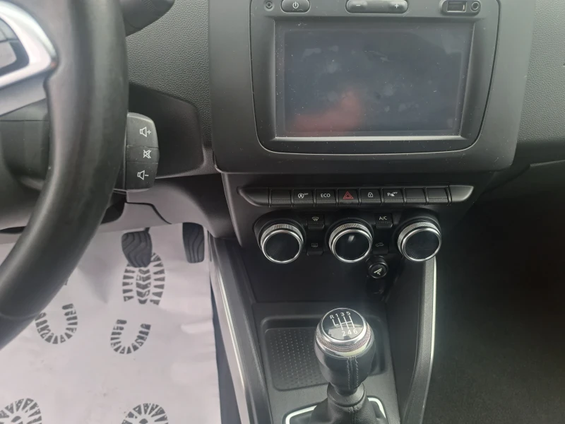 Dacia Duster 1.5 DCI, снимка 11 - Автомобили и джипове - 52388209