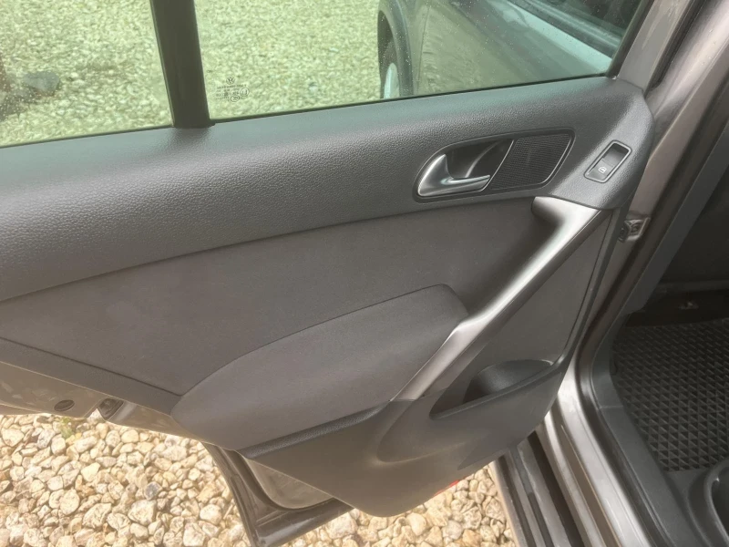 VW Tiguan 2.0TDI 4x4, снимка 10 - Автомобили и джипове - 53537081