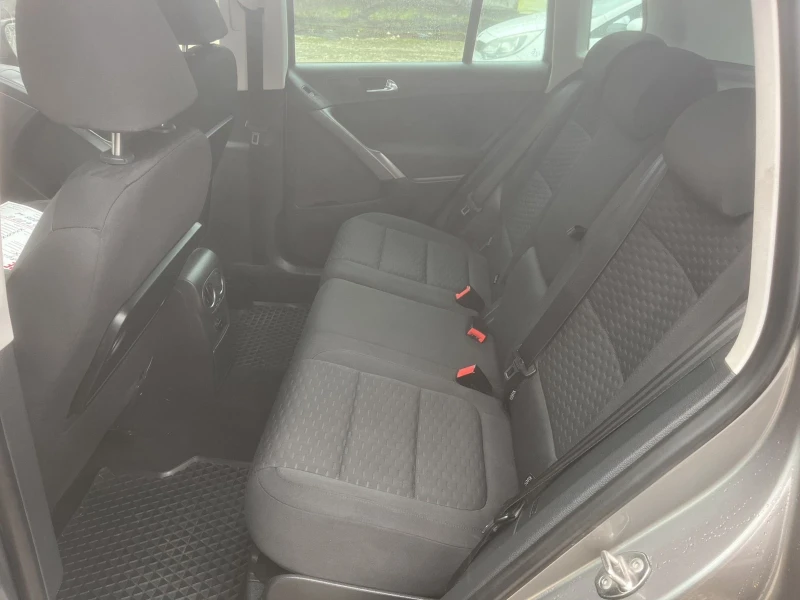 VW Tiguan 2.0TDI 4x4, снимка 9 - Автомобили и джипове - 53537081