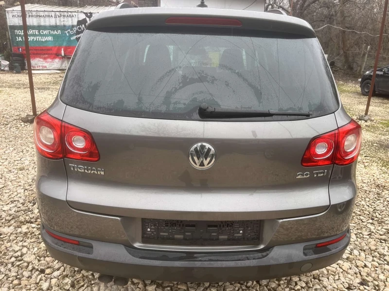 VW Tiguan 2.0TDI 4x4, снимка 5 - Автомобили и джипове - 53537081