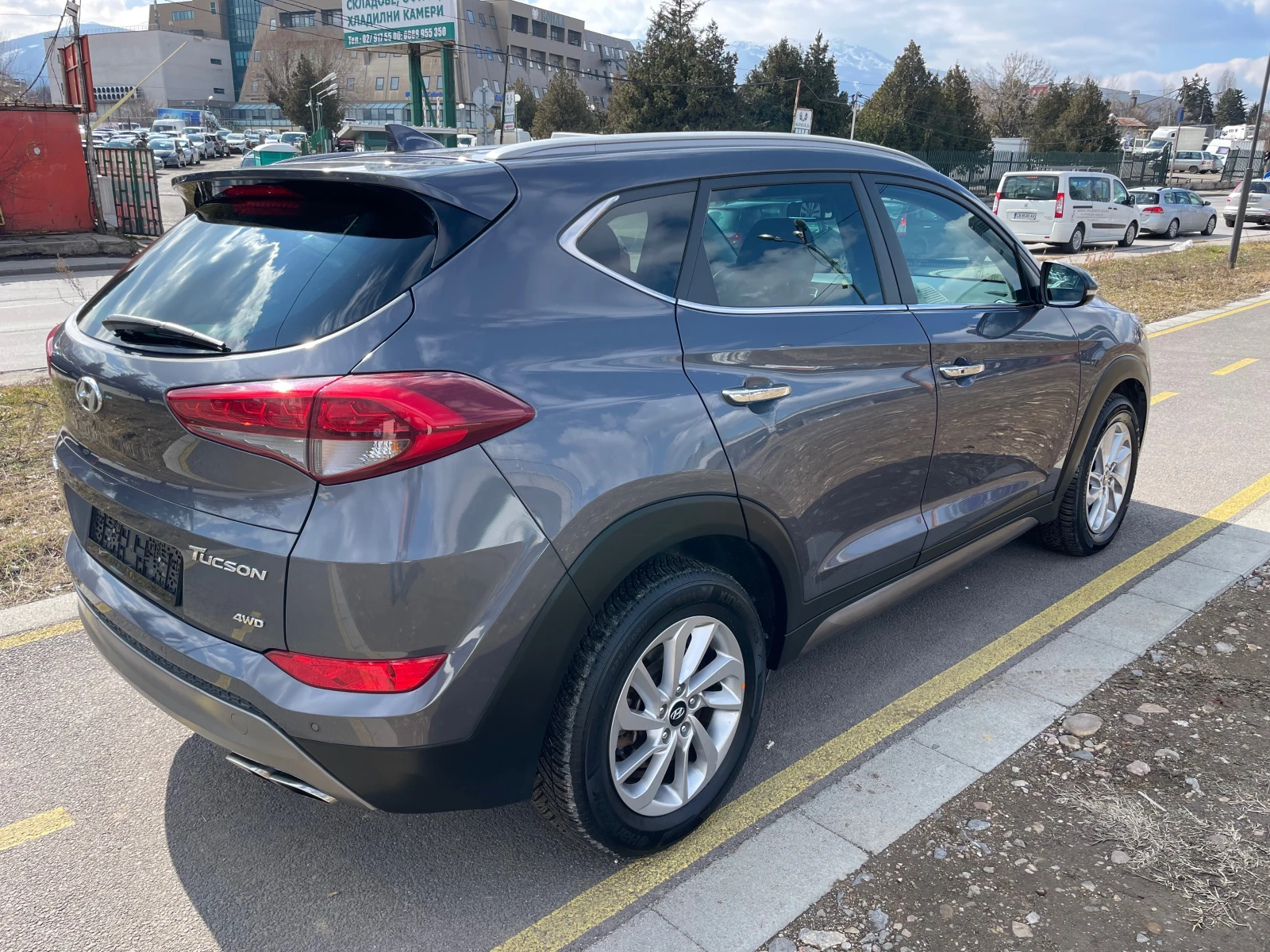 Hyundai Tucson 2.0CRDI-4X4-146Х.КМ-С.КНИЖКА-KEYLESS GO-КАМЕРА- - изображение 6