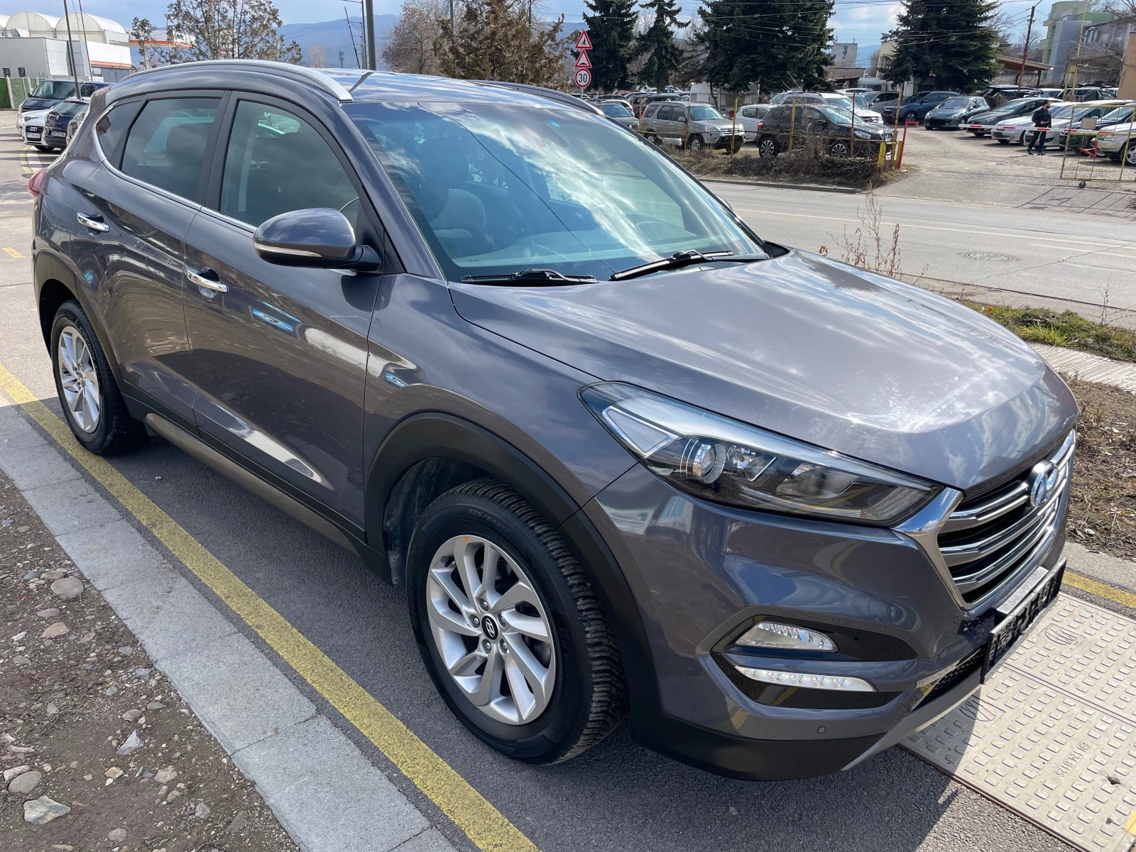 Hyundai Tucson 2.0CRDI-4X4-146Х.КМ-С.КНИЖКА-KEYLESS GO-КАМЕРА- - изображение 3