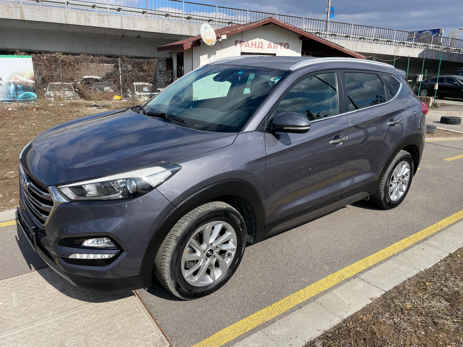 Hyundai Tucson 2.0CRDI-4X4-146Х.КМ-С.КНИЖКА-KEYLESS GO-КАМЕРА- - изображение 2