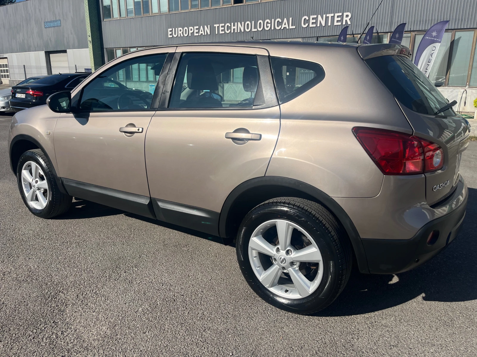 Nissan Qashqai 1.6i - изображение 6