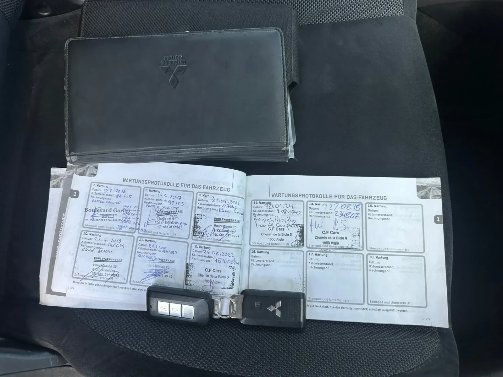 Mitsubishi Outlander 2.4-AUTOMAT-4x4-CH-ТОПСЪСТОЯНИЕ-7-МЕСТА-БЕЗ-РЪЖДА!, снимка 13 - Автомобили и джипове - 53988995