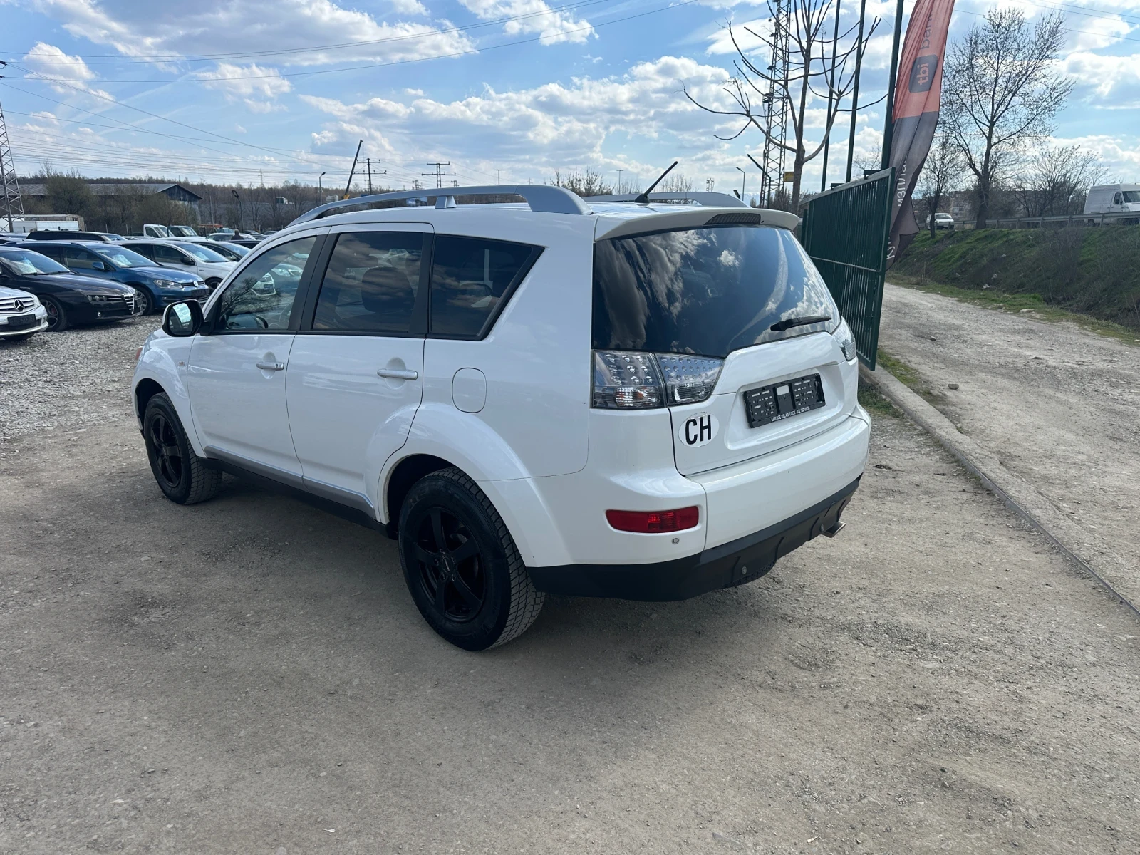 Mitsubishi Outlander 2.4-AUTOMAT-4x4-CH-ТОПСЪСТОЯНИЕ-7-МЕСТА-БЕЗ-РЪЖДА!, снимка 3 - Автомобили и джипове - 53988995