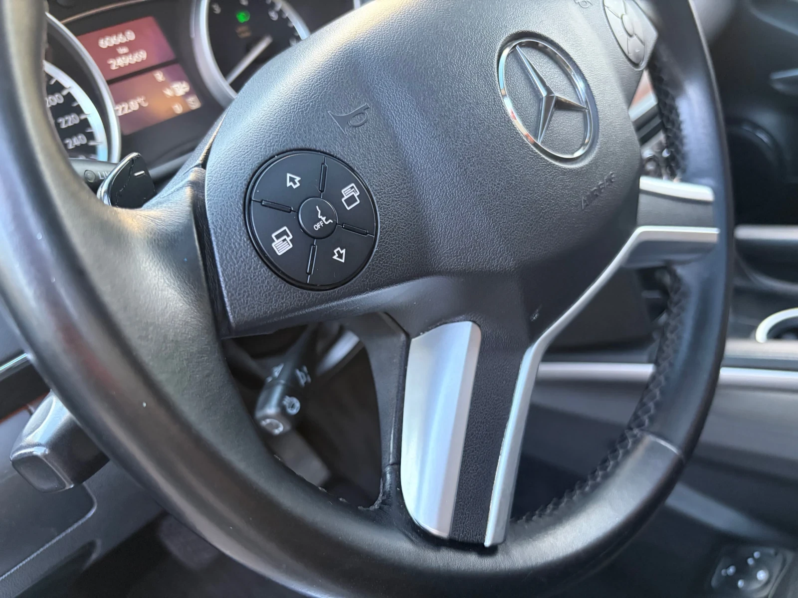 Mercedes-Benz GL 500 * AMG* , снимка 15 - Автомобили и джипове - 54241908