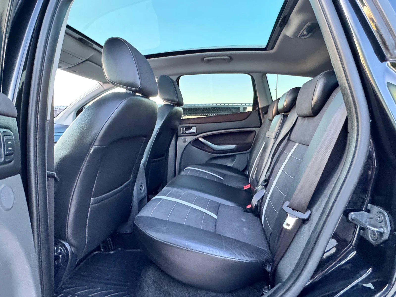 Ford Kuga 2.0TDCI ИТАЛИЯ, снимка 8 - Автомобили и джипове - 54443396