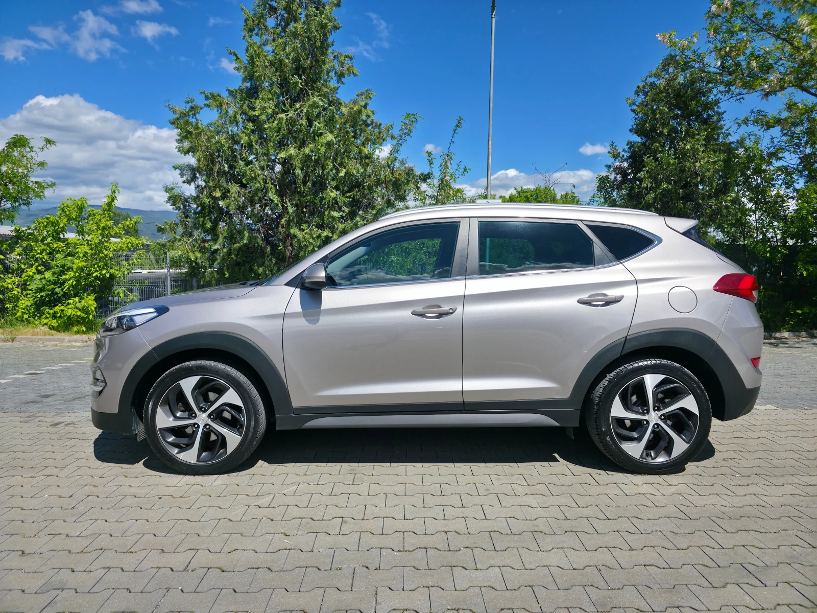 Hyundai Tucson 2.0crdi 185ps 4Wd automatik, снимка 8 - Автомобили и джипове - 54595735