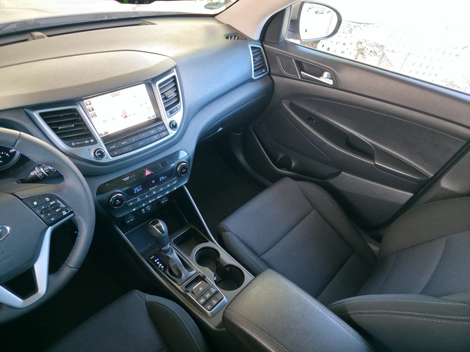 Hyundai Tucson 2.0crdi 185ps 4Wd automatik, снимка 15 - Автомобили и джипове - 54595735