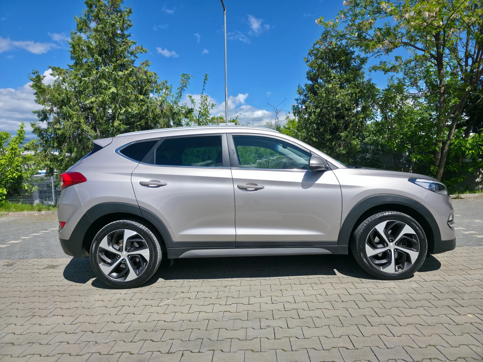 Hyundai Tucson 2.0crdi 185ps 4Wd automatik, снимка 7 - Автомобили и джипове - 54595735