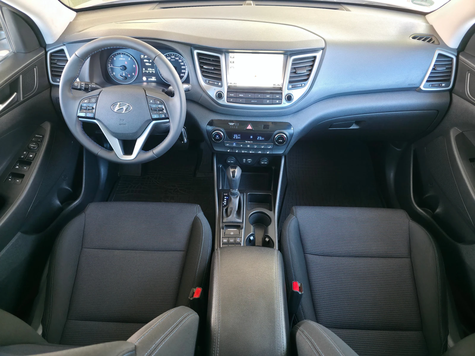 Hyundai Tucson 2.0crdi 185ps 4Wd automatik, снимка 9 - Автомобили и джипове - 54595735