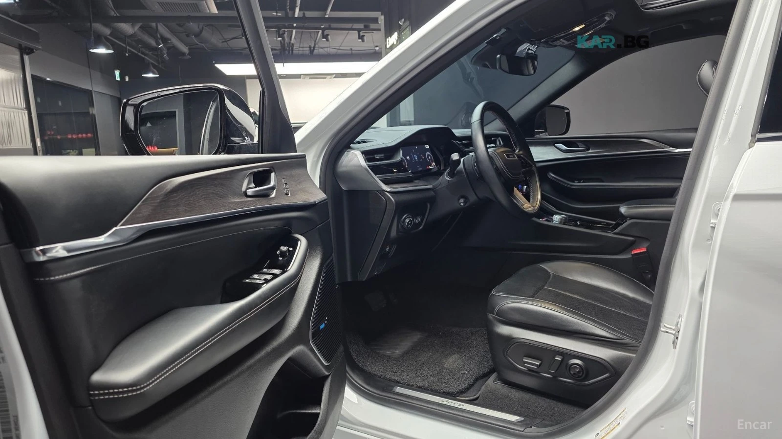 Jeep Grand cherokee OVERLAND / DIGITAL / DISTRONIC / ОБДУХ / ПАНОРАМА , снимка 10 - Автомобили и джипове - 54598164