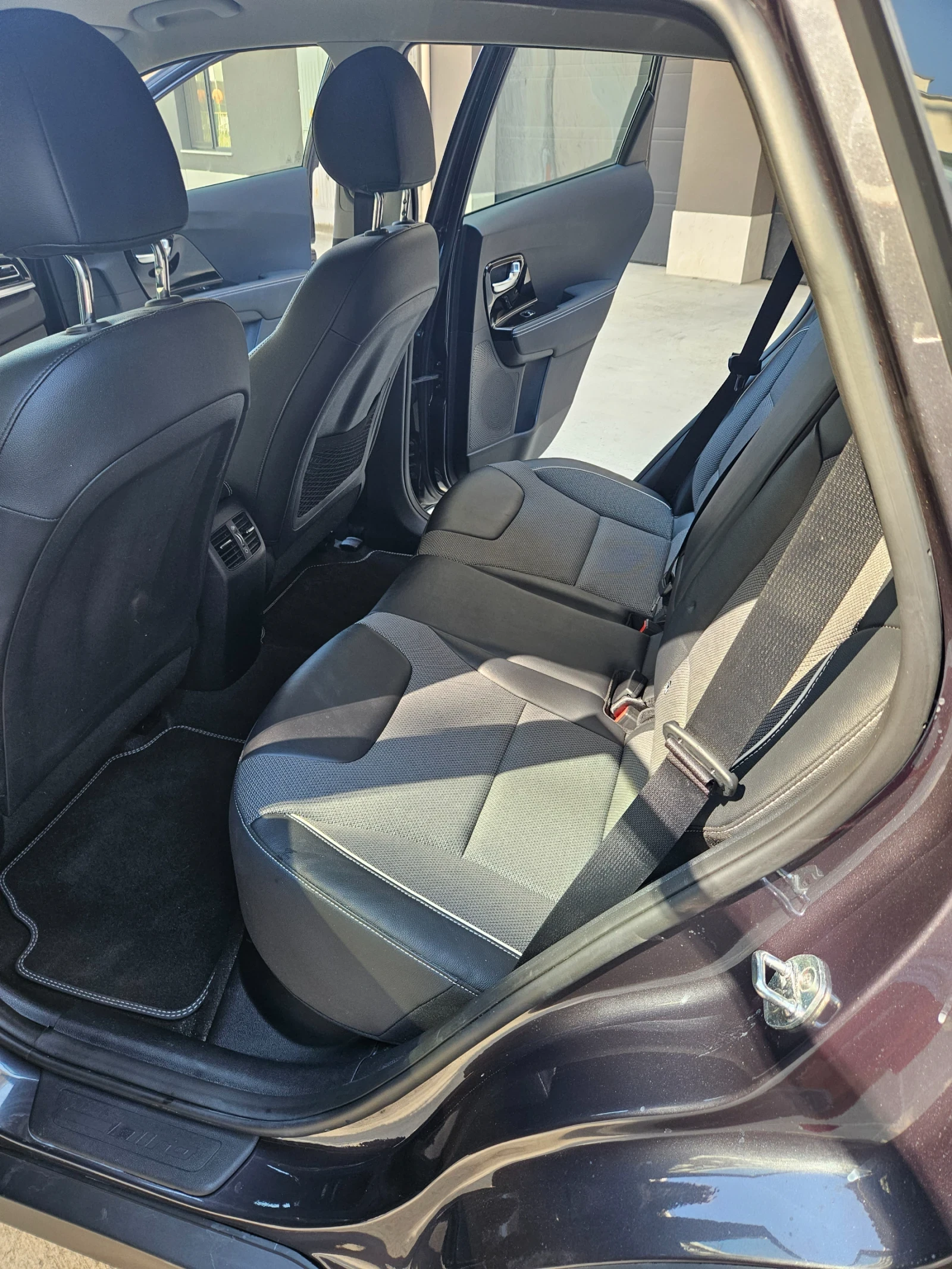 Kia Niro ТЕРМОПОМПА / 99 000 км/ 64 kwh/ , снимка 8 - Автомобили и джипове - 55185111