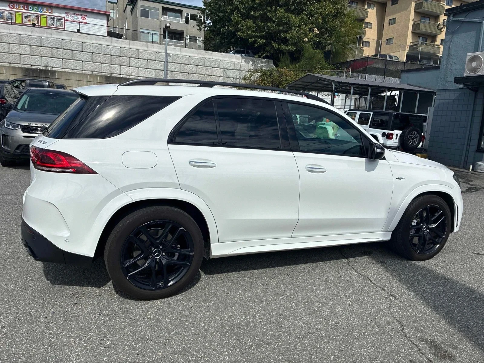 Mercedes-Benz GLE 53 4MATIC 360* Pano* HUD* Distronic* Brum* Обух* , снимка 4 - Автомобили и джипове - 55956654