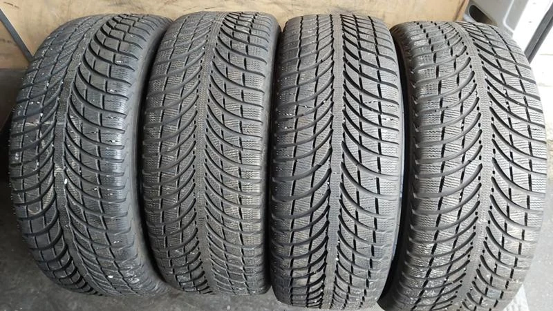 Гуми Зимни 235/55R18, снимка 1 - Гуми и джанти - 27928017