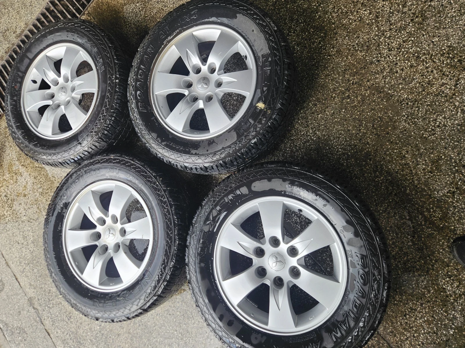 Гуми с джанти Nexen 245/65R17, снимка 2 - Гуми и джанти - 54874377