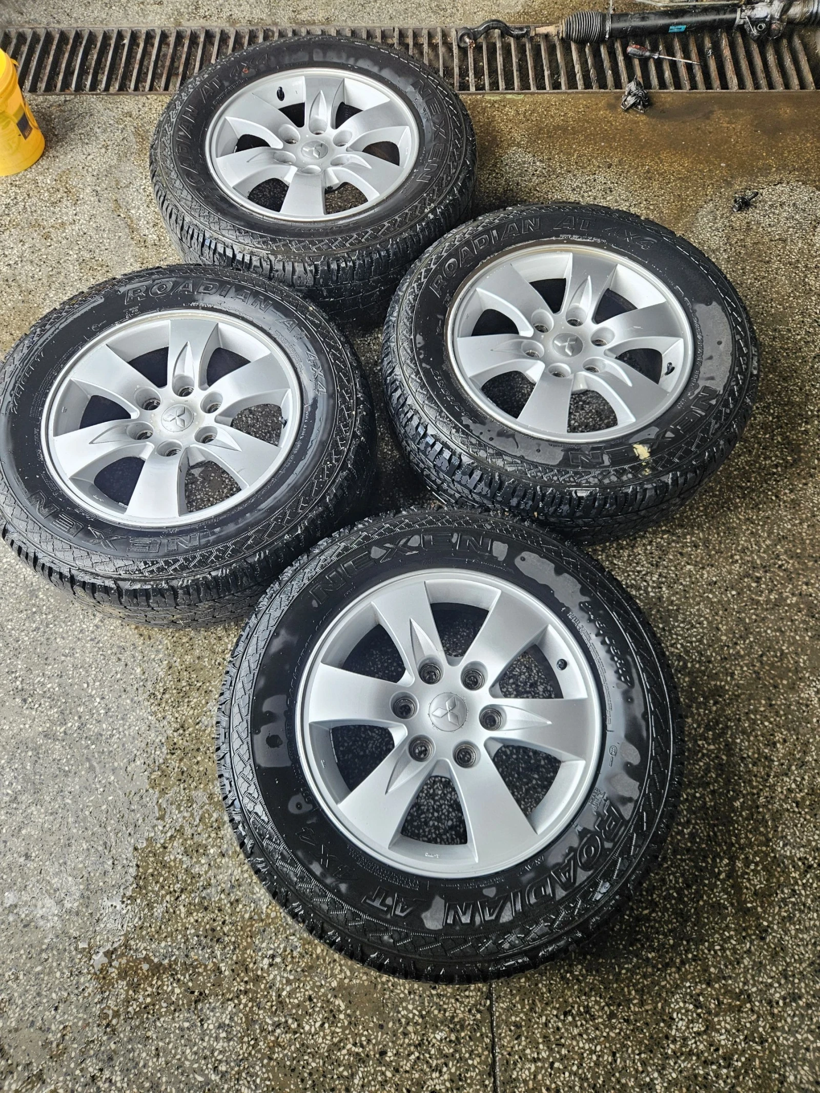 Гуми с джанти Nexen 245/65R17