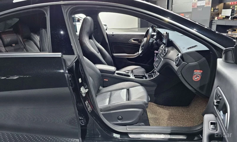Mercedes-Benz CLA 200, снимка 10 - Автомобили и джипове - 53004960
