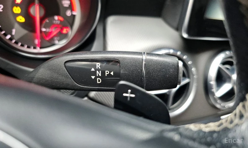 Mercedes-Benz CLA 200, снимка 9 - Автомобили и джипове - 53004960