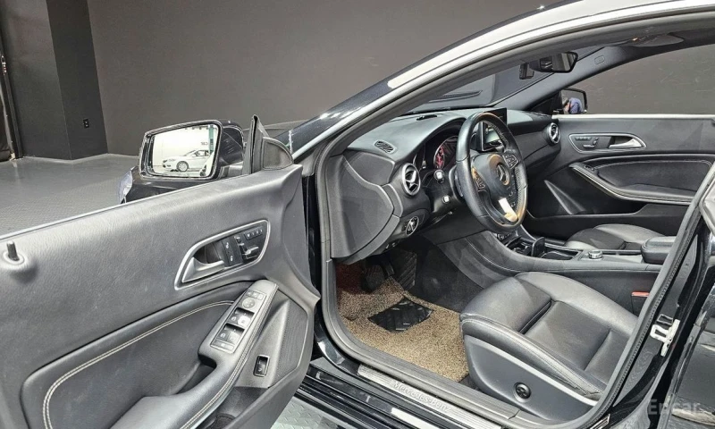 Mercedes-Benz CLA 200, снимка 11 - Автомобили и джипове - 53004960