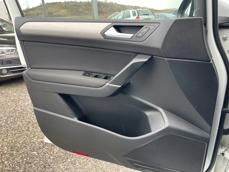 VW Touran  Executive Blue Motion ! 150kc!! 7местен!!!, снимка 15 - Автомобили и джипове - 53396464