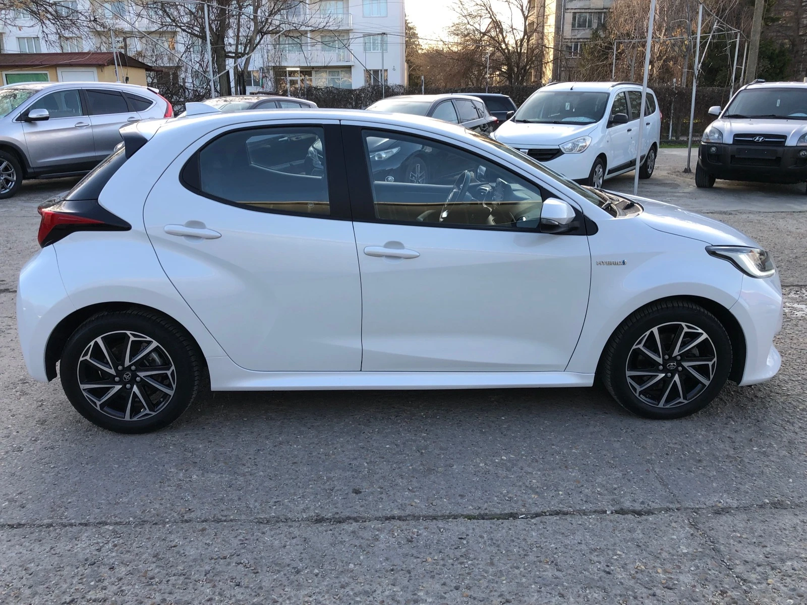 Toyota Yaris 1.5 Hybrid  - изображение 5