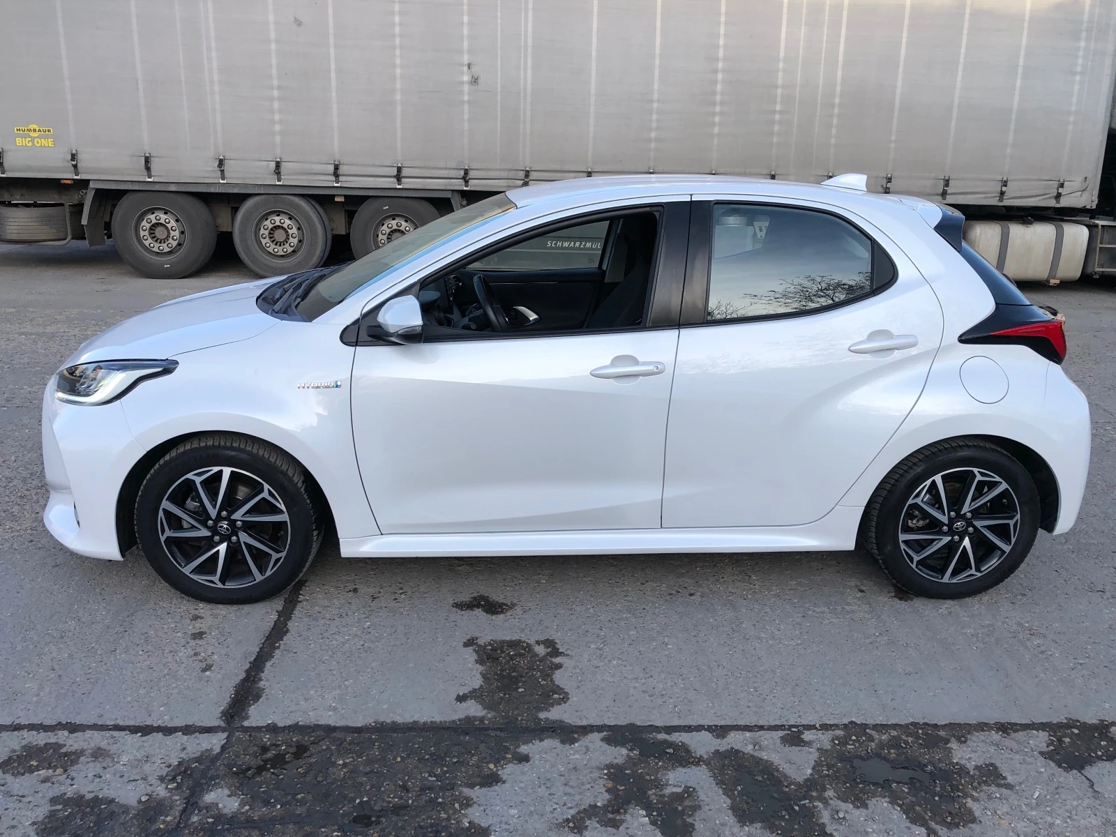 Toyota Yaris 1.5 Hybrid  - изображение 4