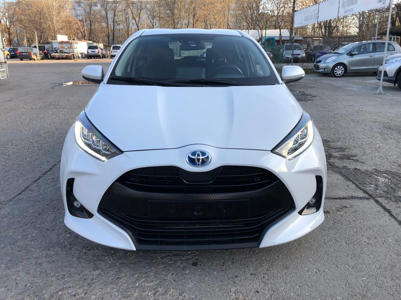 Toyota Yaris 1.5 Hybrid  - изображение 3