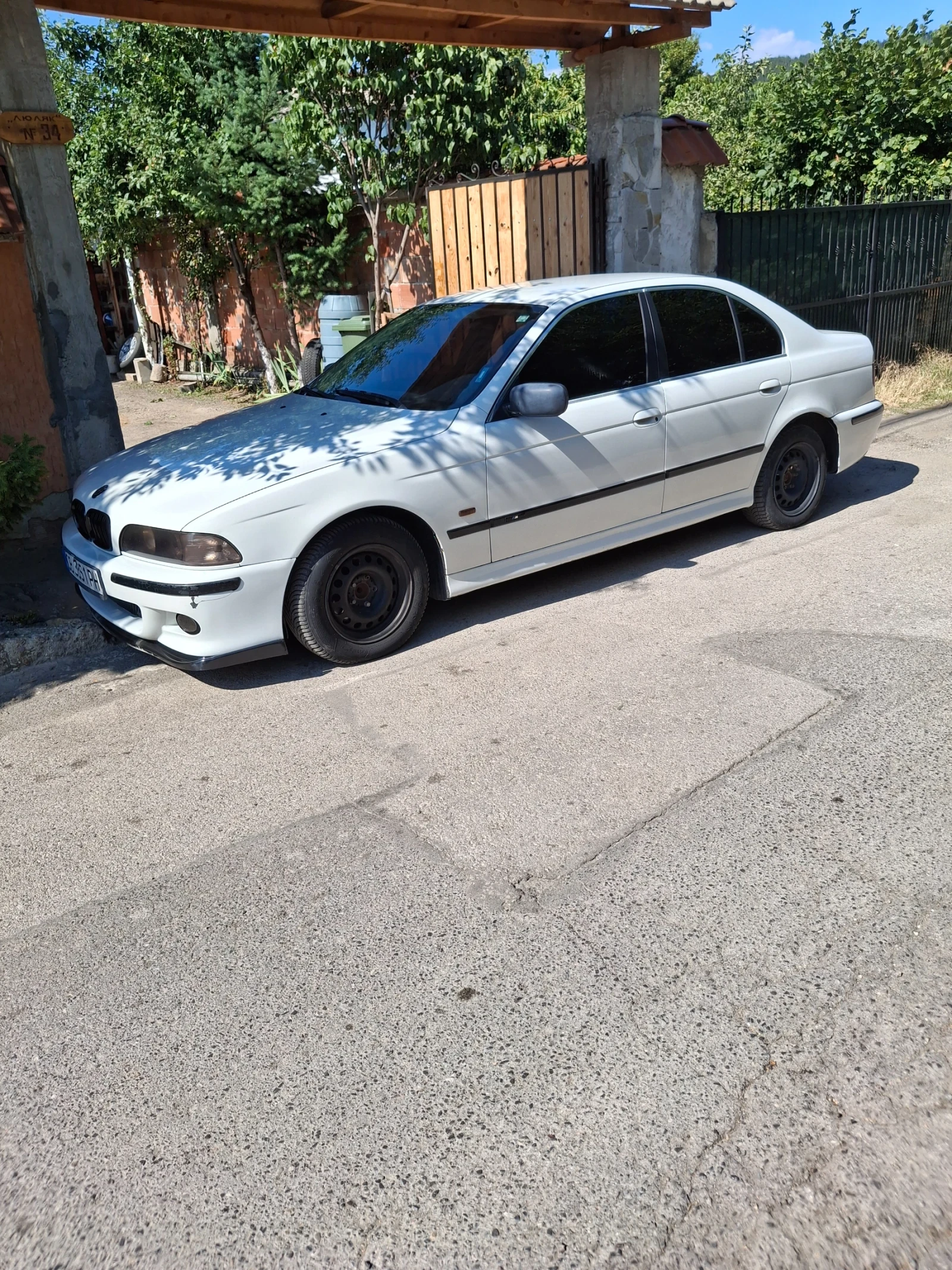 BMW 523 2.3i 170 - изображение 2