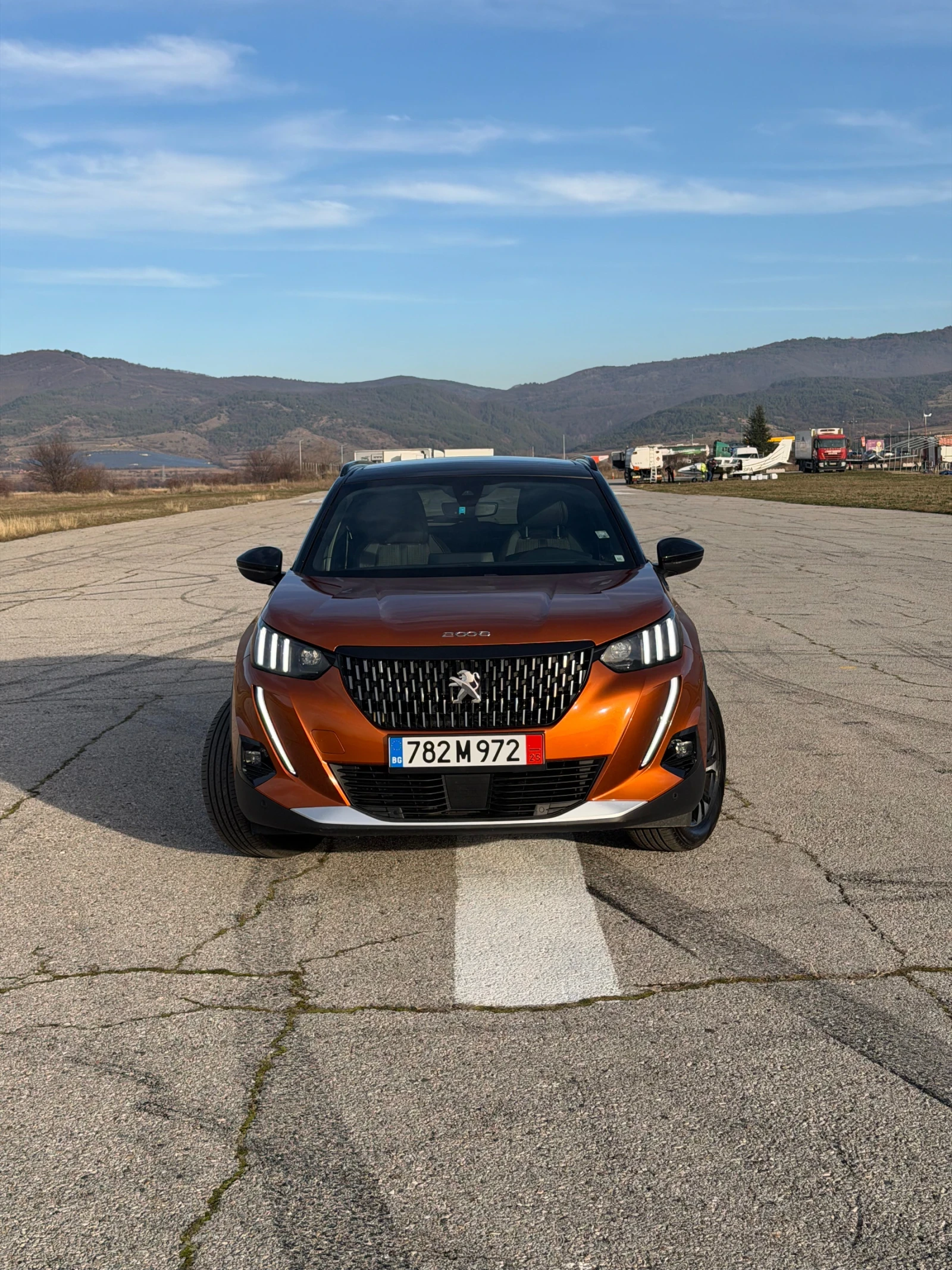 Peugeot 2008 GT Line Автомат Панорама Гаранция - изображение 2