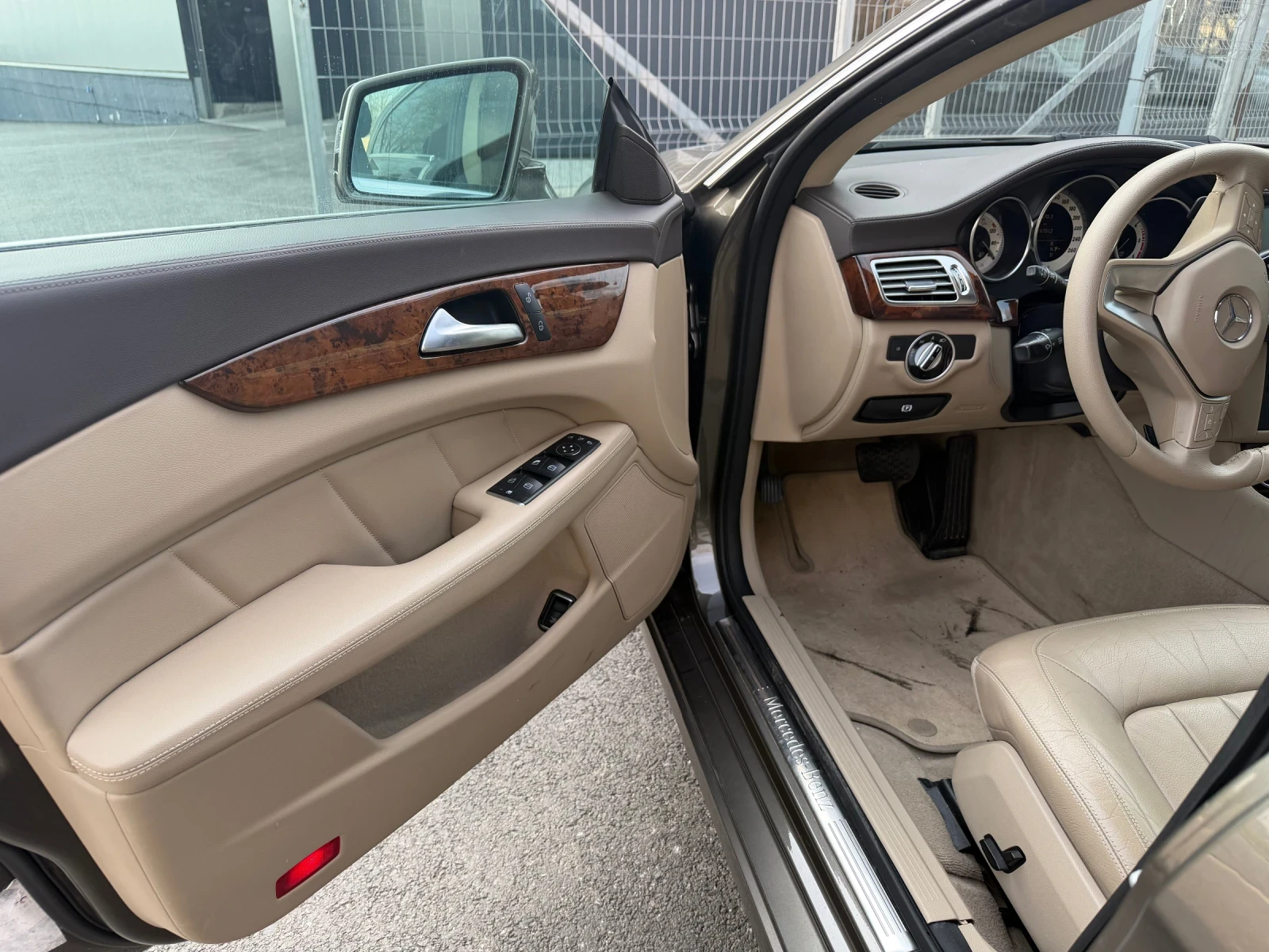 Mercedes-Benz CLS 350, снимка 9 - Автомобили и джипове - 53885103