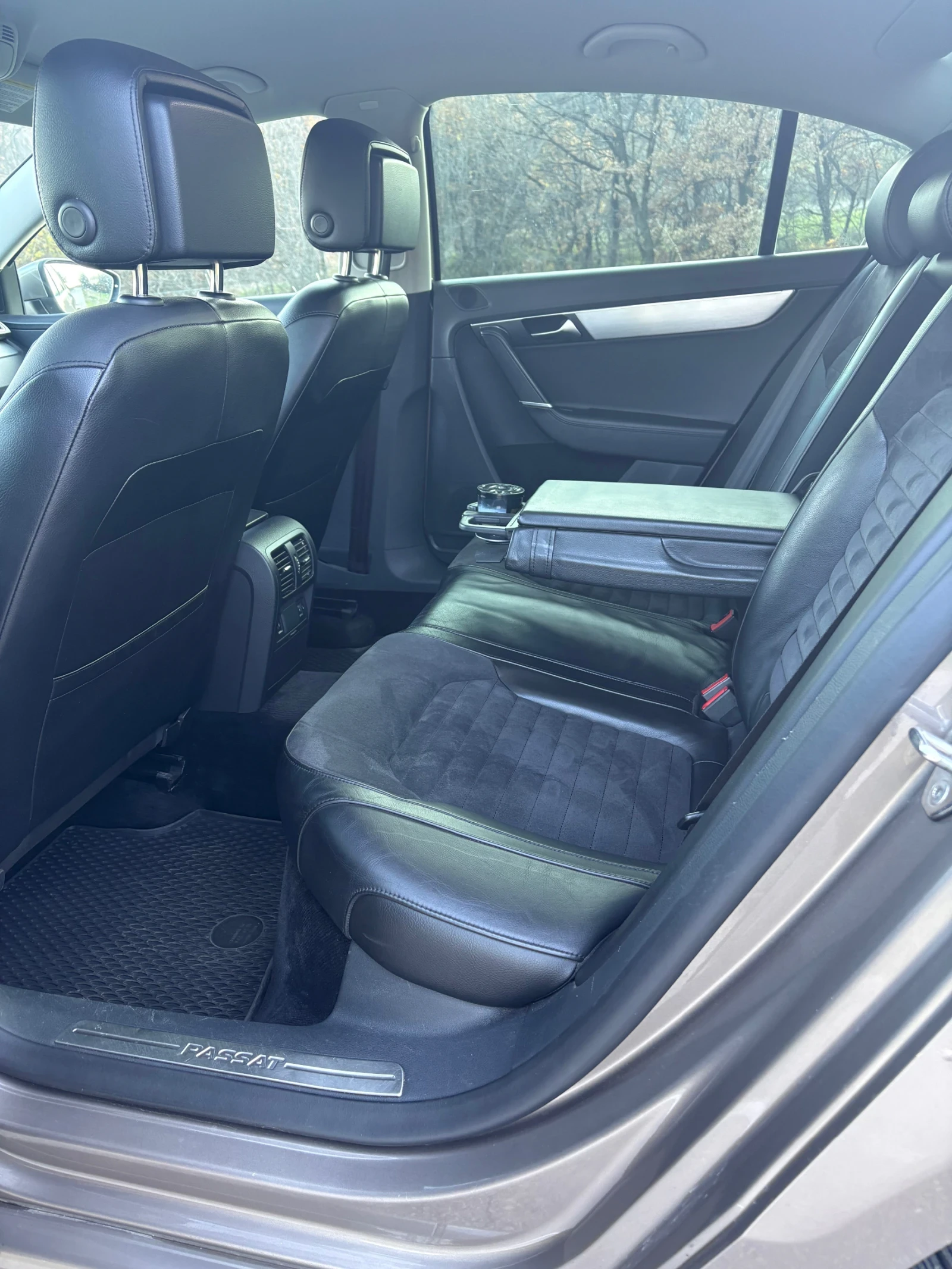 VW Passat 2.0TDI LED Highline, снимка 12 - Автомобили и джипове - 53932288