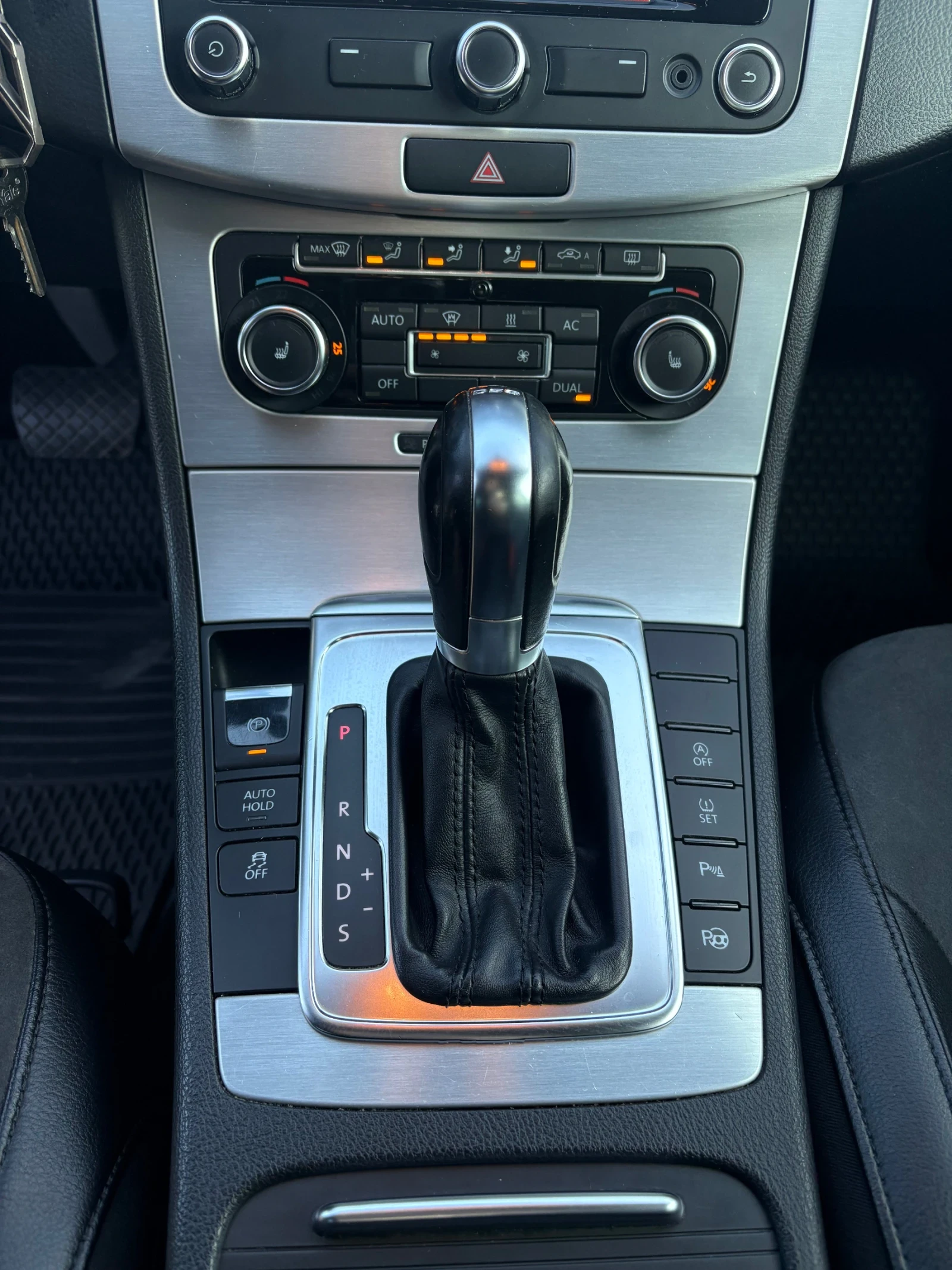 VW Passat 2.0TDI LED Highline, снимка 11 - Автомобили и джипове - 53932288