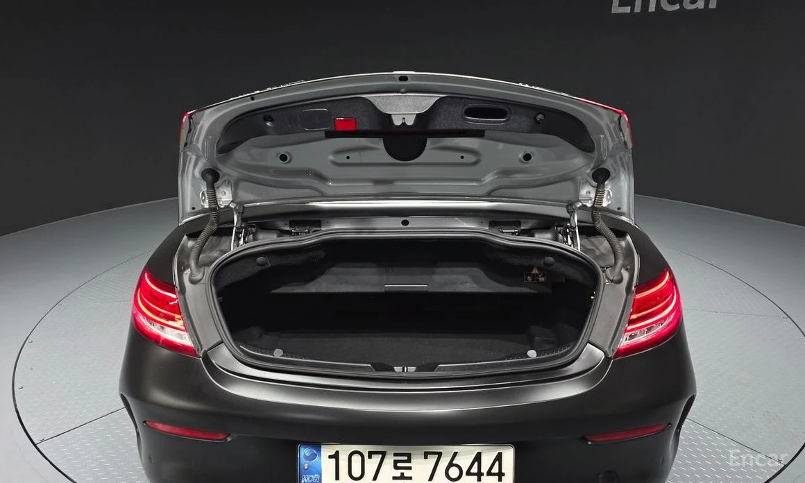 Mercedes-Benz C 63 AMG * CABRIOLET* КОЖА* ПОДГРЕВ* КАРБОН* HEAD-UP* FULL*, снимка 17 - Автомобили и джипове - 54060722